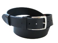 Men belts - Jeans Men belts - 99910761 / 40, nikelj saten Jeans moški usnjeni pasovi so izdelani iz govejega usnja debeline 3,5 - 4 mm, serija 100000. Naši jeans pasovi imajo izredne lastnosti glede trajnosti in trpežnosti. Usnjeni pasovi imajo zaponko na usnjenem jezièku z vijakom pritrjeno na jeans pas kar vam omogoèa enostavno krajšanje.